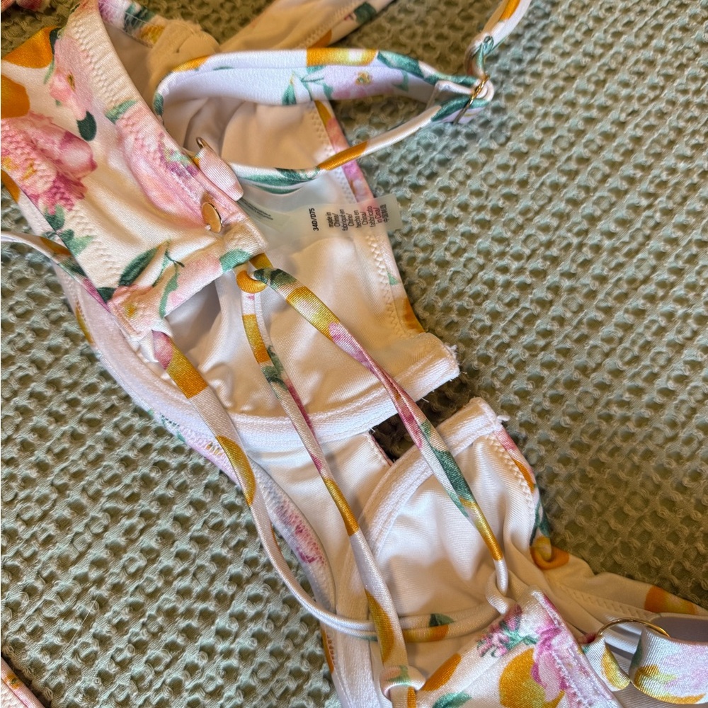 Victoria’s Secret Lemon Blossom Bikini Set (Top & Bottom) - Picture 8 of 9
